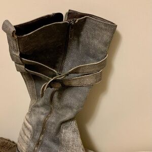 Stylish Gray Women's Boots